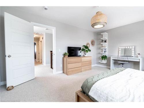 7212 Stacey Drive, Niagara Falls, ON - Indoor Photo Showing Bedroom