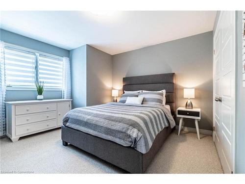 7212 Stacey Drive, Niagara Falls, ON - Indoor Photo Showing Bedroom