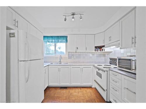 76-77 Collins Crescent, Brampton, ON - Indoor Photo Showing Kitchen With Double Sink