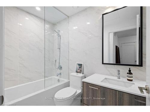 302-280 Howland Avenue, Toronto, ON - Indoor Photo Showing Bathroom