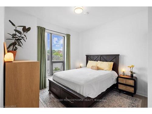 302-280 Howland Avenue, Toronto, ON - Indoor Photo Showing Bedroom