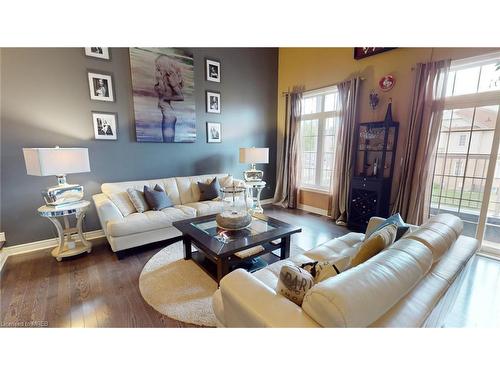 606 Oldman Road, Oshawa, ON - Indoor Photo Showing Living Room