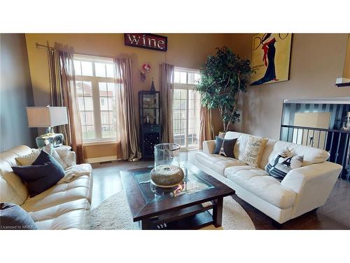 606 Oldman Road, Oshawa, ON - Indoor Photo Showing Living Room