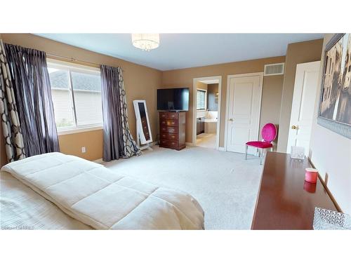 606 Oldman Road, Oshawa, ON - Indoor Photo Showing Bedroom