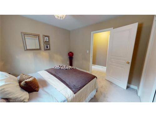 606 Oldman Road, Oshawa, ON - Indoor Photo Showing Bedroom