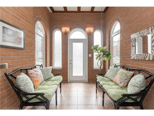 70 English Street, Brampton, ON - Indoor Photo Showing Living Room