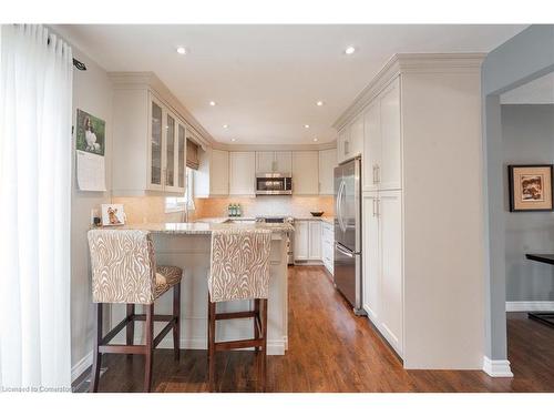 70 English Street, Brampton, ON - Indoor Photo Showing Kitchen With Upgraded Kitchen