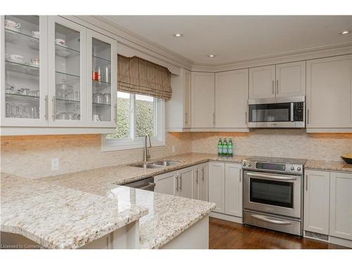 70 English Street, Brampton, ON - Indoor Photo Showing Kitchen With Double Sink