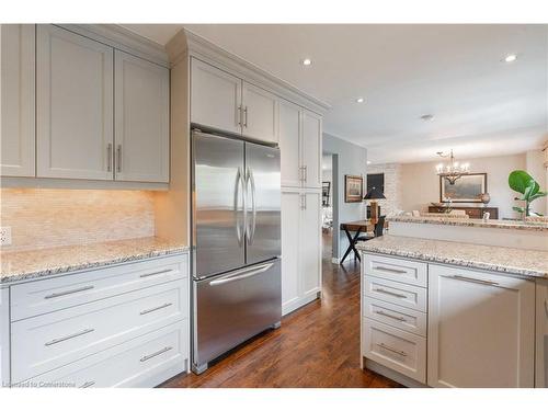 70 English Street, Brampton, ON - Indoor Photo Showing Kitchen