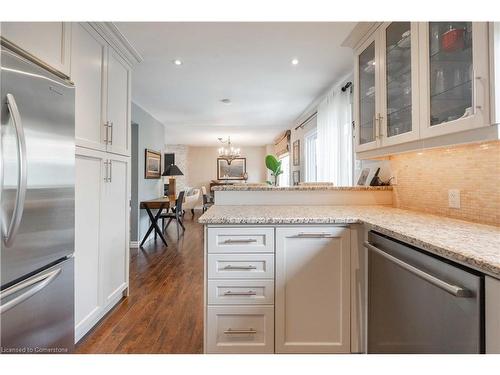 70 English Street, Brampton, ON - Indoor Photo Showing Kitchen With Upgraded Kitchen