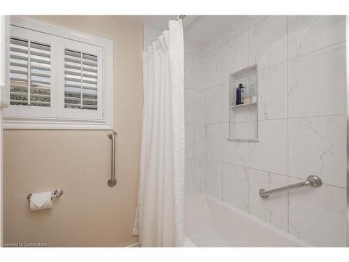 70 English Street, Brampton, ON - Indoor Photo Showing Bathroom