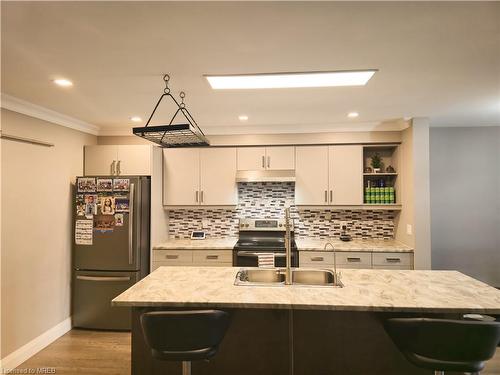 9-1 Chamberlain Avenue, Ingersoll, ON - Indoor Photo Showing Kitchen With Upgraded Kitchen