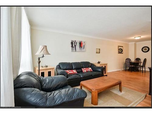 544 First Avenue, Welland, ON - Indoor Photo Showing Living Room