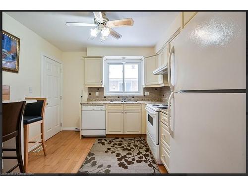 544 First Avenue, Welland, ON - Indoor Photo Showing Kitchen With Double Sink