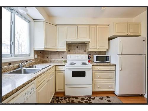 544 First Avenue, Welland, ON - Indoor Photo Showing Kitchen With Double Sink