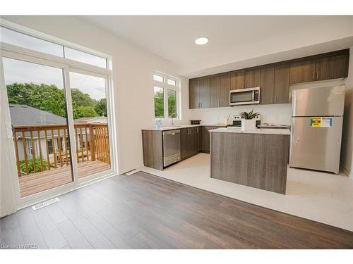 46-150 Glendale Avenue, St. Catharines, ON - Indoor Photo Showing Kitchen