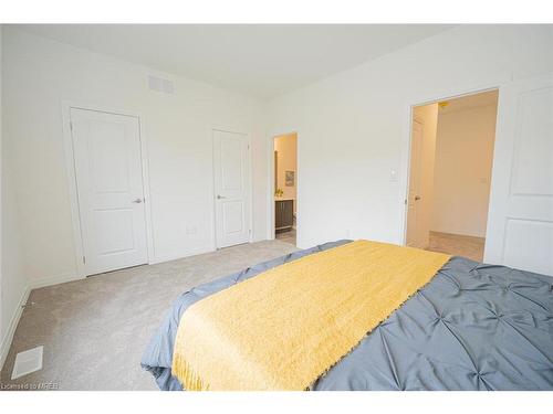 46-150 Glendale Avenue, St. Catharines, ON - Indoor Photo Showing Bedroom