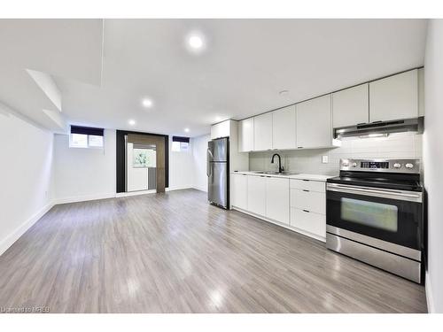 3469 Credit Heights Drive, Mississauga, ON - Indoor Photo Showing Kitchen