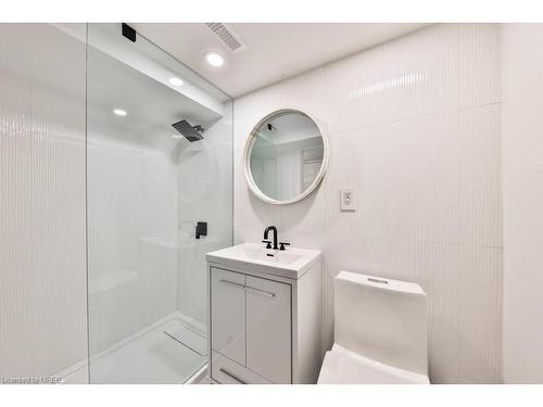 3469 Credit Heights Drive, Mississauga, ON - Indoor Photo Showing Bathroom