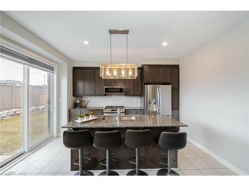 20 Callahan Court, Brampton, ON - Indoor Photo Showing Kitchen With Upgraded Kitchen