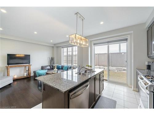 20 Callahan Court, Brampton, ON - Indoor Photo Showing Kitchen With Double Sink With Upgraded Kitchen