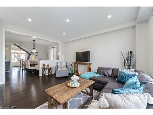 20 Callahan Court, Brampton, ON - Indoor Photo Showing Living Room