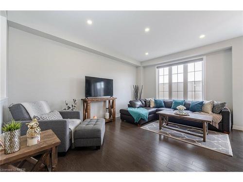 20 Callahan Court, Brampton, ON - Indoor Photo Showing Living Room