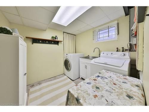 3527 Ash Row Crescent, Peel, ON - Indoor Photo Showing Laundry Room