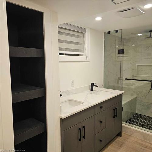 5552 Bourget Drive, Mississauga, ON - Indoor Photo Showing Bathroom