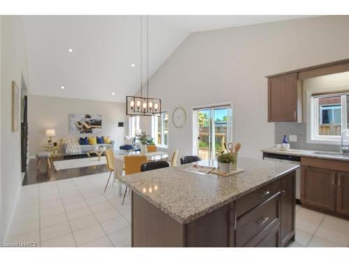 575 Brittania Crescent, Kitchener, ON - Indoor Photo Showing Kitchen