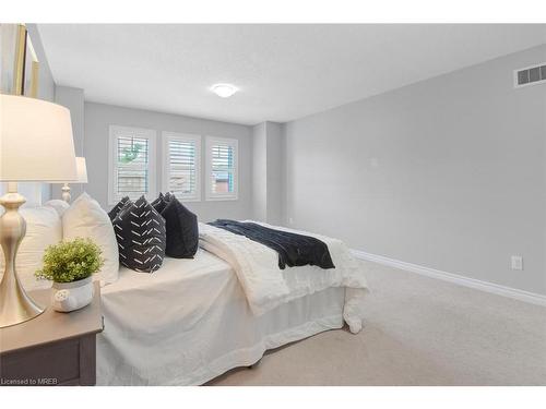 575 Brittania Crescent, Kitchener, ON - Indoor Photo Showing Bedroom