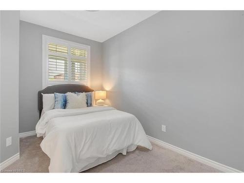 575 Brittania Crescent, Kitchener, ON - Indoor Photo Showing Bedroom