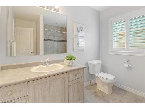 575 Brittania Crescent, Kitchener, ON - Indoor Photo Showing Bathroom