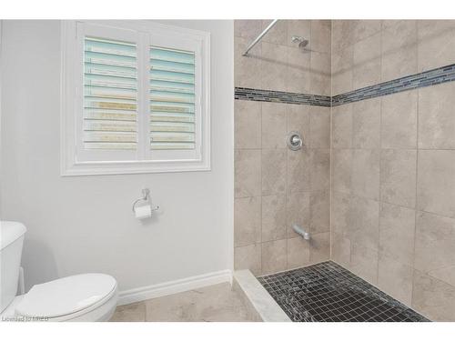 575 Brittania Crescent, Kitchener, ON - Indoor Photo Showing Bathroom