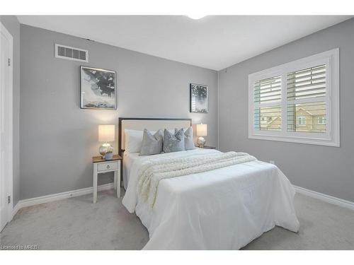 575 Brittania Crescent, Kitchener, ON - Indoor Photo Showing Bedroom