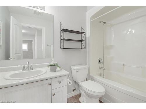 575 Brittania Crescent, Kitchener, ON - Indoor Photo Showing Bathroom