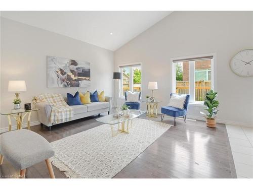 575 Brittania Crescent, Kitchener, ON - Indoor Photo Showing Living Room