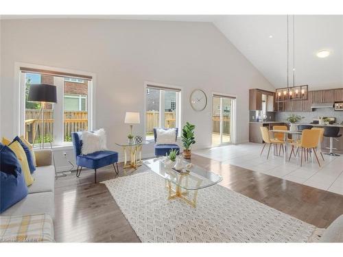 575 Brittania Crescent, Kitchener, ON - Indoor Photo Showing Living Room