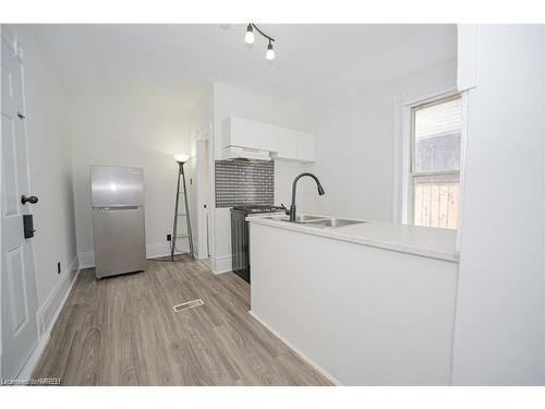 710 Adelaide Street N, London, ON - Indoor Photo Showing Kitchen