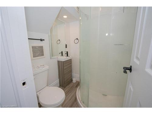 710 Adelaide Street N, London, ON - Indoor Photo Showing Bathroom