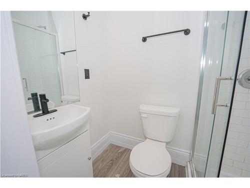 710 Adelaide Street N, London, ON - Indoor Photo Showing Bathroom