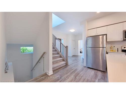 42-110 Fergus Ave Avenue, Kitchener, ON - Indoor Photo Showing Kitchen