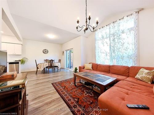 42-110 Fergus Ave Avenue, Kitchener, ON - Indoor Photo Showing Living Room