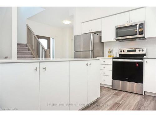 42-110 Fergus Ave Avenue, Kitchener, ON - Indoor Photo Showing Kitchen