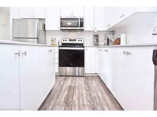 42-110 Fergus Ave Avenue, Kitchener, ON - Indoor Photo Showing Kitchen