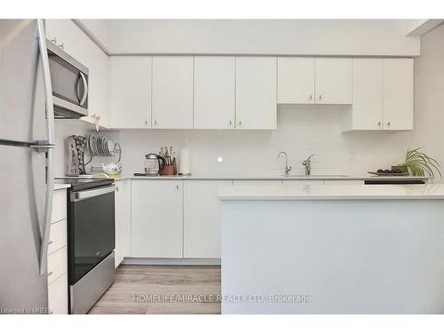 42-110 Fergus Ave Avenue, Kitchener, ON - Indoor Photo Showing Kitchen