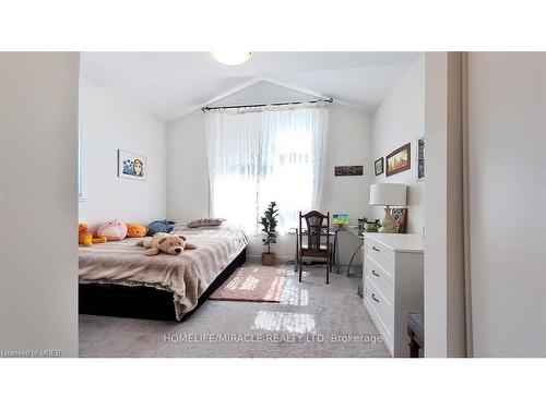 42-110 Fergus Ave Avenue, Kitchener, ON - Indoor Photo Showing Bedroom