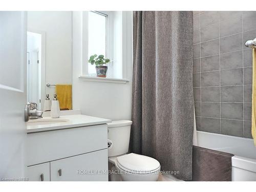 42-110 Fergus Ave Avenue, Kitchener, ON - Indoor Photo Showing Bathroom