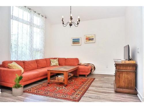 42-110 Fergus Ave Avenue, Kitchener, ON - Indoor Photo Showing Living Room