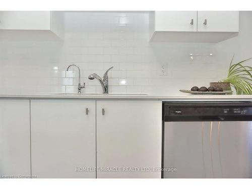 42-110 Fergus Ave Avenue, Kitchener, ON - Indoor Photo Showing Kitchen